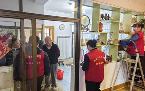 寒冬送暖 情系空巢 长沙湘府社区联合物业上门服务空巢老人