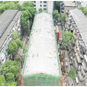 长沙市首个危房拆除重建全过程代办代建项目封顶 50岁老楼就地变“优居”