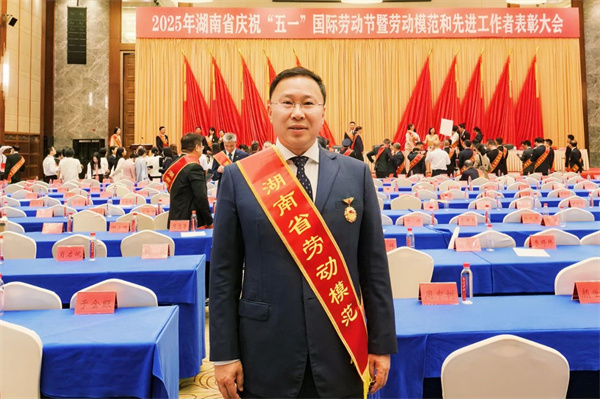 刘刚.jpg