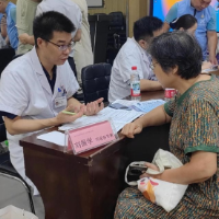 长沙市中医医院专家团队进社区开展科普义诊活动