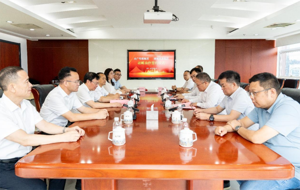 座谈会.png