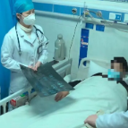 不求医只信AI，女子咳嗽数月后双肺现空洞