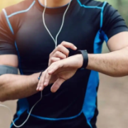 “腕上监测”变心理负担?别让“数据焦虑”侵蚀健康