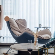 家具堆放楼道 格格化解纠纷 邻里重归于好