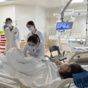 14岁白血病少女命悬一线 湘雅多学科接力救援
