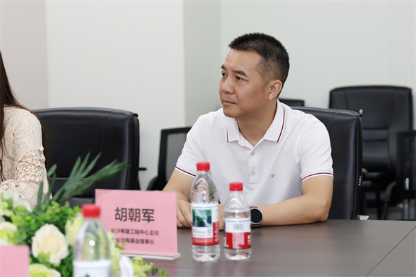 胡理事长.jpg