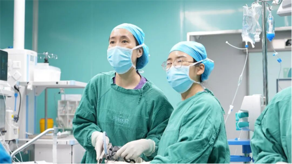 江湾单孔腹腔镜技术为41岁江西女子打开好运之门 作者:赵蕾 袁萍萍 周俊兰 512.png 江湾单孔腹腔镜技术为41岁江西女子打开好运之门 作者:赵蕾 袁萍萍 周俊兰 512.png