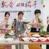 长沙市住建行政执法局组织端午节包粽子比赛