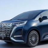 纯电/插电混动高端MPV 腾势D9预售33.5万元起