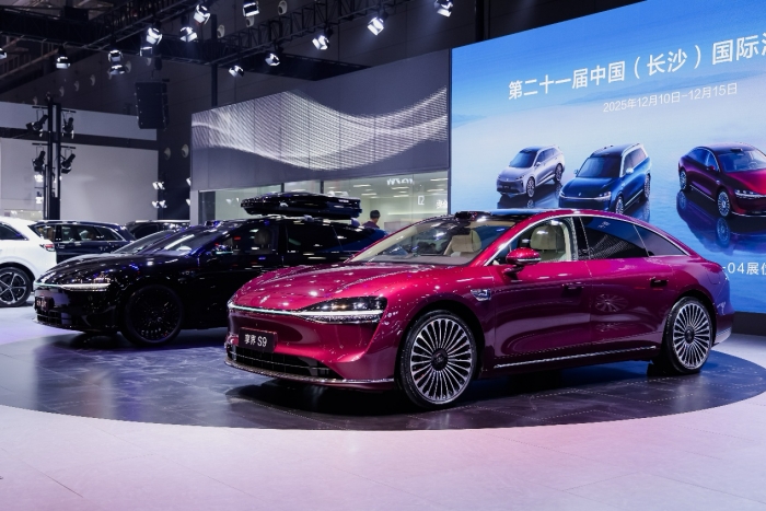 鸿蒙智行2_副本.jpg 鸿蒙智行2_副本.jpg