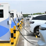 2026年我国将在全国高速公路服务区建设1万个以上充电枪