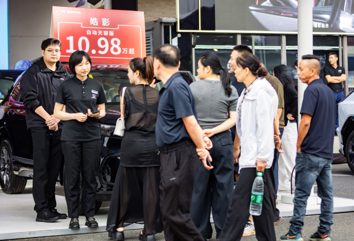 2025湖南汽车巡展株洲站丨销售助力消费者锁定爱车