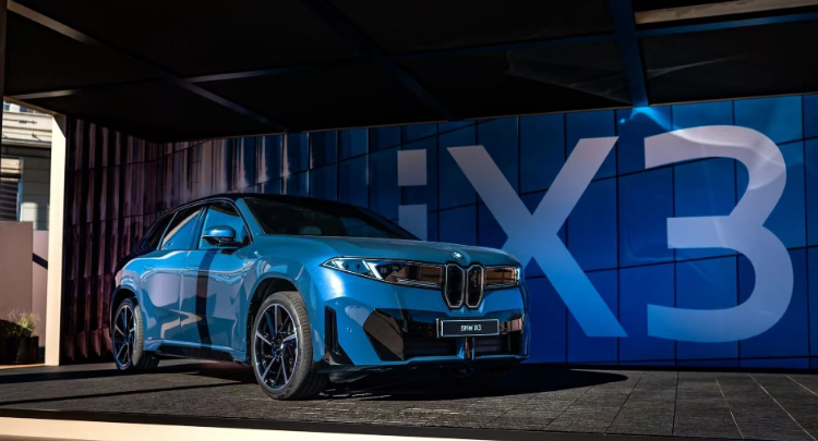 BMW iX3亮相2026 CES，国产长轴距版年内上市