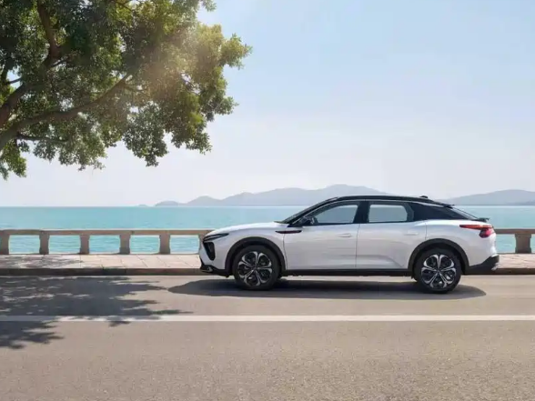 东风雪铁龙新款凡尔赛C5 X将于3月23日上市