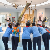 长沙麓山国际第二实验小学2202班探秘中南大学生物标本馆