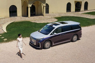 “新时代旗舰四座MPV”岚图梦想家山河上市 售70.99万元