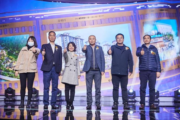 随着“3、2、1”倒数计时，大屏幕电子按钮正式启动，在现场所有来宾的见证下，万润控股集团2022年美好之路圆满开启！