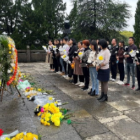 清明祭先烈，张家界泊富文化广场组织商圈单位开展红色主题教育