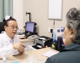 频繁“挤眉弄眼”并非偶然 警惕梅杰综合征