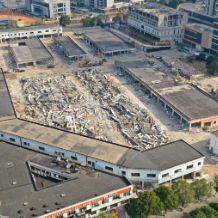 “告别”16年老市场 长沙依法拆除近两万平米过期临建和历史违建