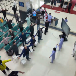 久坐腰背痛?安排!长沙公交司机现场学护颈知识、做免费筛查