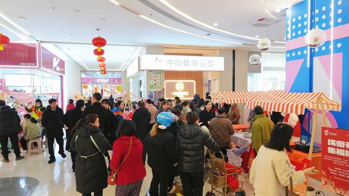 “欢乐元宵 福满社区”爱心集市在中建优街热闹开场