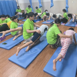矫正四年脊柱侧弯却加重！青少年脊柱健康训练营启动 免费评估同步开放