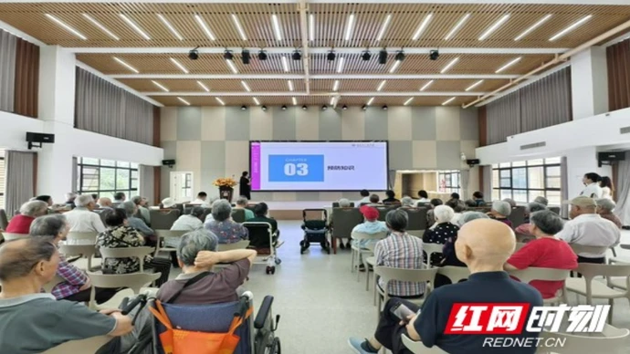 湖南省人民医院开展全国老年健康宣传周活动