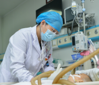 “最美医者”曾赛珍:与死神赛跑的儿科“特种兵”