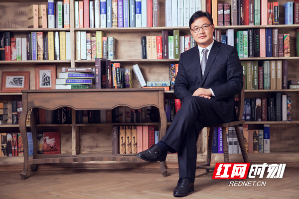 名匠家装集团董事长何建林.png 名匠家装集团董事长何建林.png