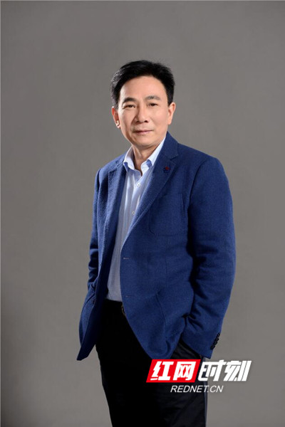 美迪装饰集团董事长钟菊成.jpg 美迪装饰集团董事长钟菊成.jpg