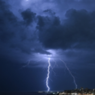 雷暴过后急诊室挤满患者 近期出现这些症状别硬扛