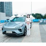 极狐“先行者号”太空舰停靠星城 开启科幻探险