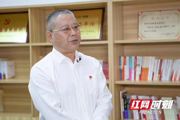 湖南省地方金融监督管理局二级巡视员胡军接受红网时刻新闻记者专访，畅谈湖南小贷行业的发展历程。