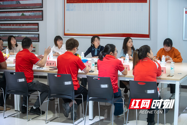 “湖南小贷行业媒体调研活动”走进湖南中和农信小额贷款有限责任公司慈利营业部开展座谈交流。
