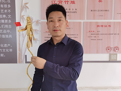 072 竹阿公：网上推广竹文化，传承非遗竹雕技艺.jpg
