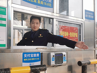 151 贺智丽：见义勇为事迹网上流传.jpg
