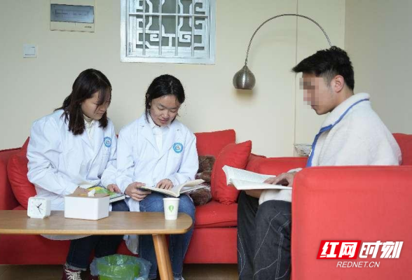 湖南师大“以文医心”项目组开展叙事医学阅读疗法临床研究