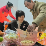 湖南省红十字会党组书记伍英走访慰问困难群众