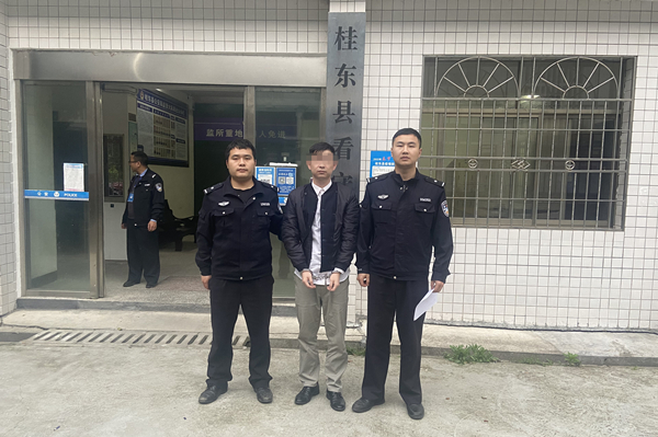 【雷霆行动】诈骗屡屡得手 苹果“老板”被抓