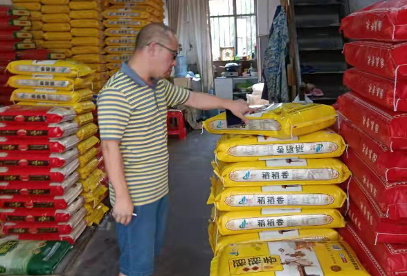 新邵县市场监管局开展粮油市场食品安全检查 让群众吃得放心