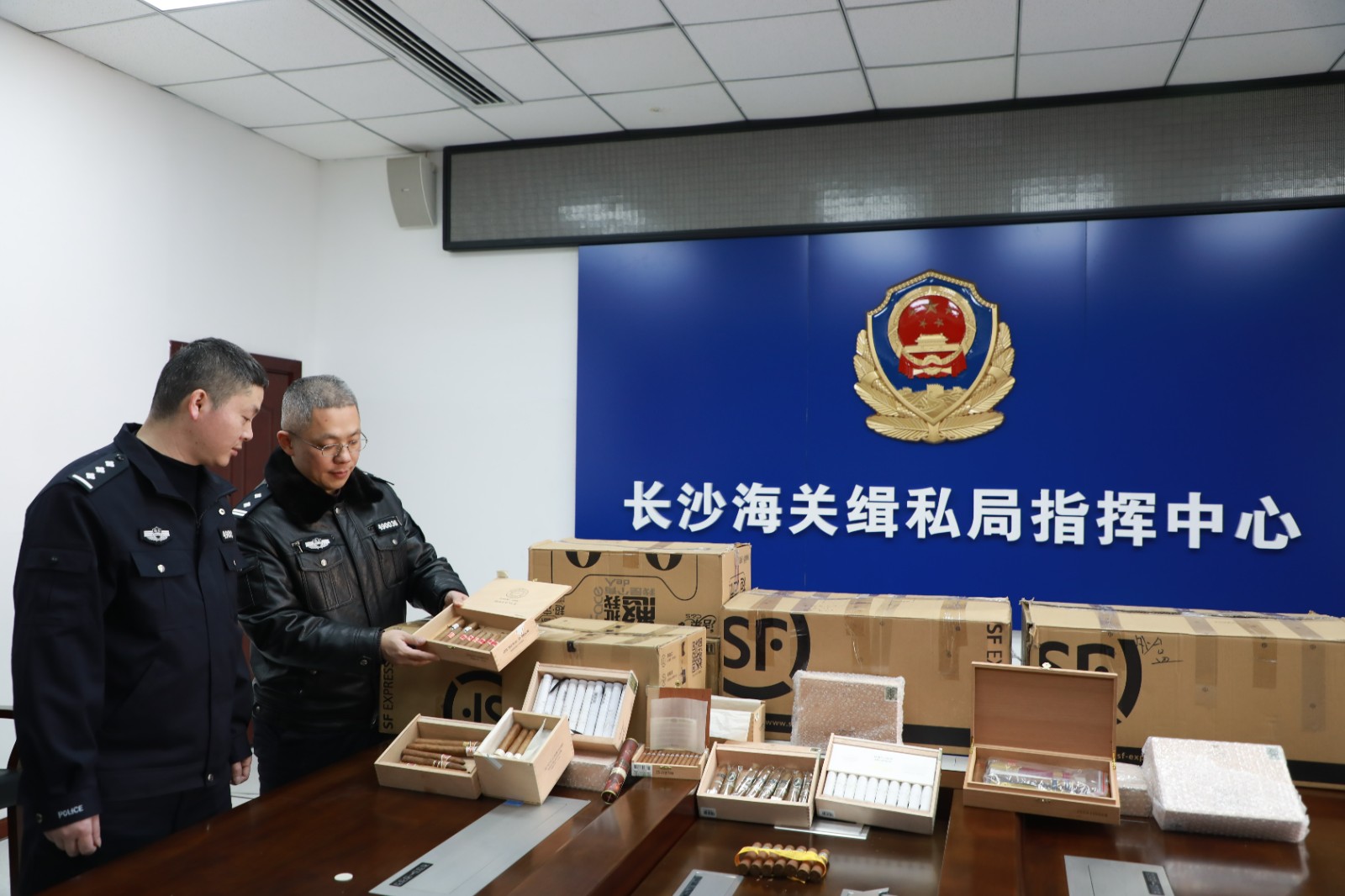 侦办某走私案涉案货物.JPG