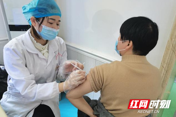 双峰县卫健局扎实做好新冠病毒疫苗接种业务督导工作
