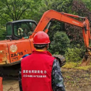 龙卷风来袭  国网岳阳供电公司通宵达旦冲锋灾情一线
