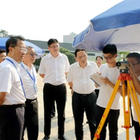 湖南省水利厅党组书记、厅长颜学毛一行到湖南水电职院慰问教职员工