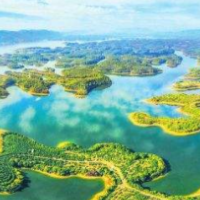 一江碧水向东流