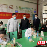 省总工会“暖心盒饭”慰问核酸检测采样点工作人员