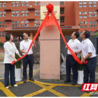 中国石化湖南石油分公司对凤凰县思源实验学校开展教育帮扶