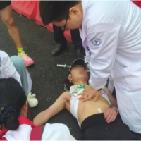 岳阳市红十字志愿者当好马拉松赛事的“超级英雄”