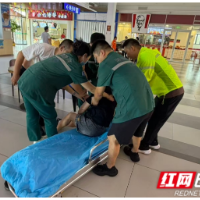 188mmHg高压晕厥、15分钟接力救援——湖南高速服务区一天两场“高温生死救援”